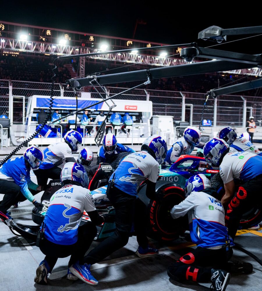 liam_lawson_f1_driver_united_states_las_vegas_november_21_23_redbull_3